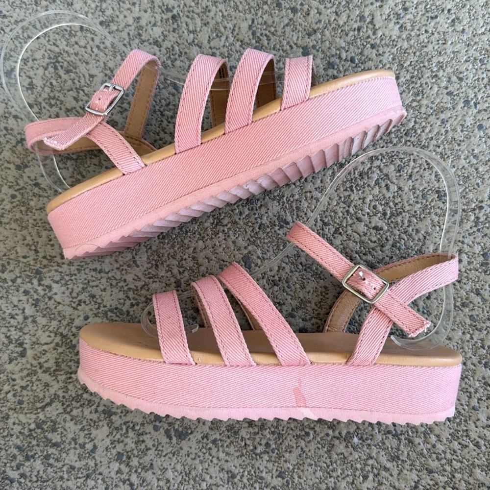 Old Navy girl’s abalone pink strappy platform sandals size 3Y
